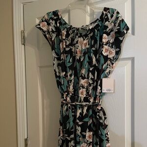 Women’s sleeveless black tropical print dress.   Tie back.